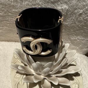 Lacquer CC Glossy Black Cuff with White Logo